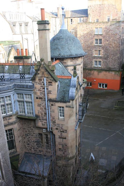 Royal Mile Budget Apartments Единбург Стая снимка