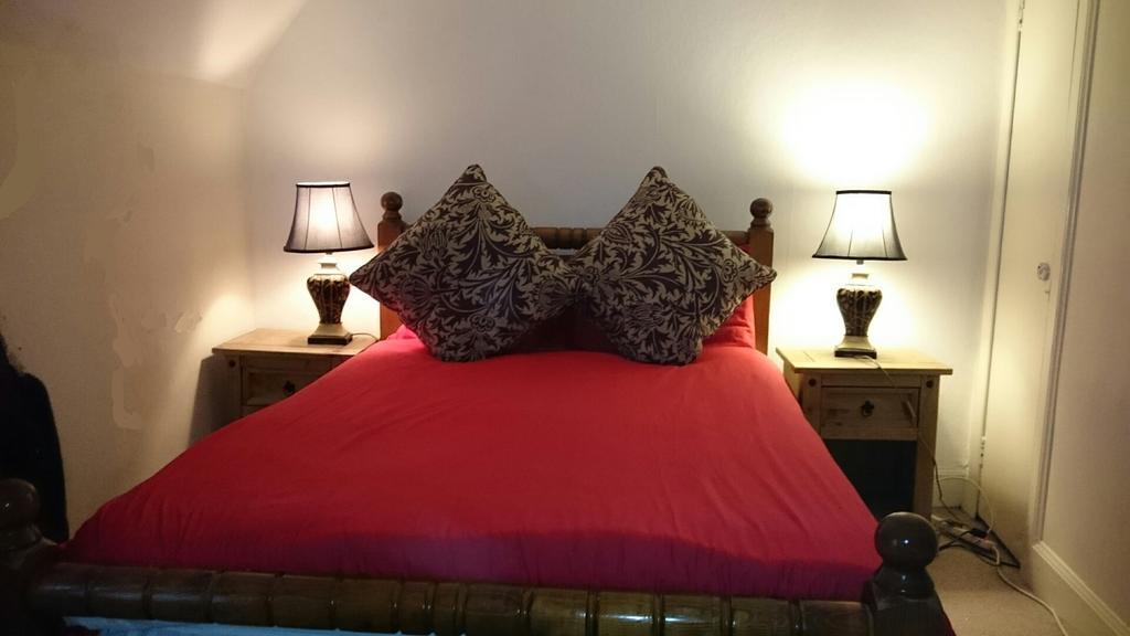 Royal Mile Budget Apartments Единбург Стая снимка